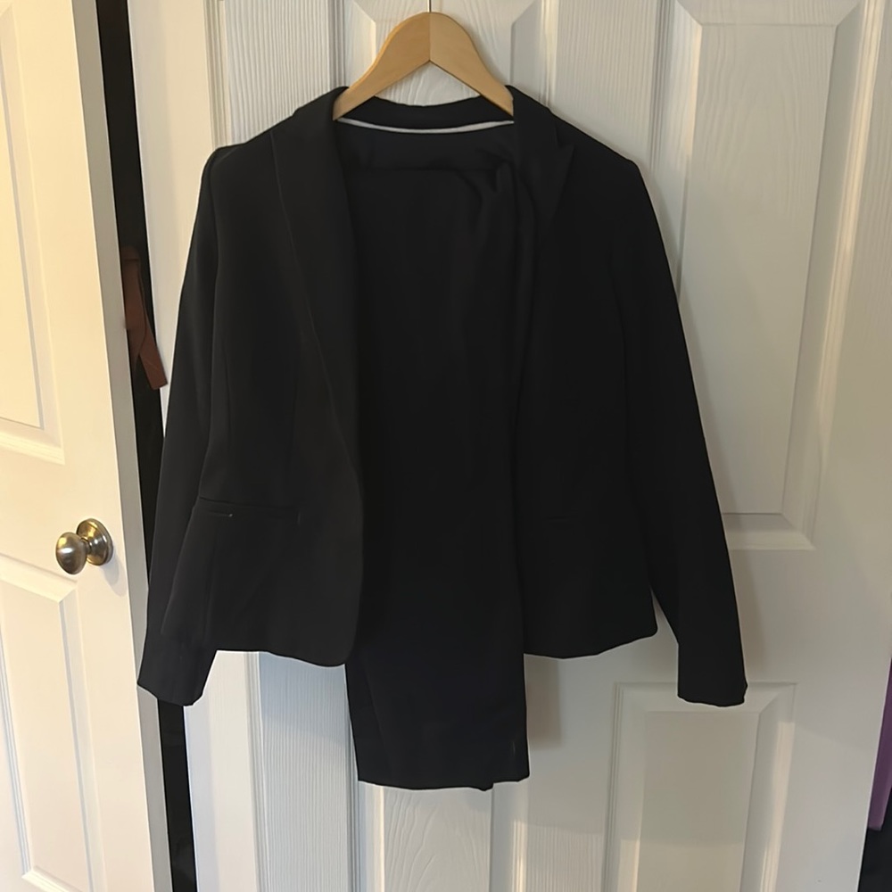 Banana Republic navy suit set (blazer and pants)